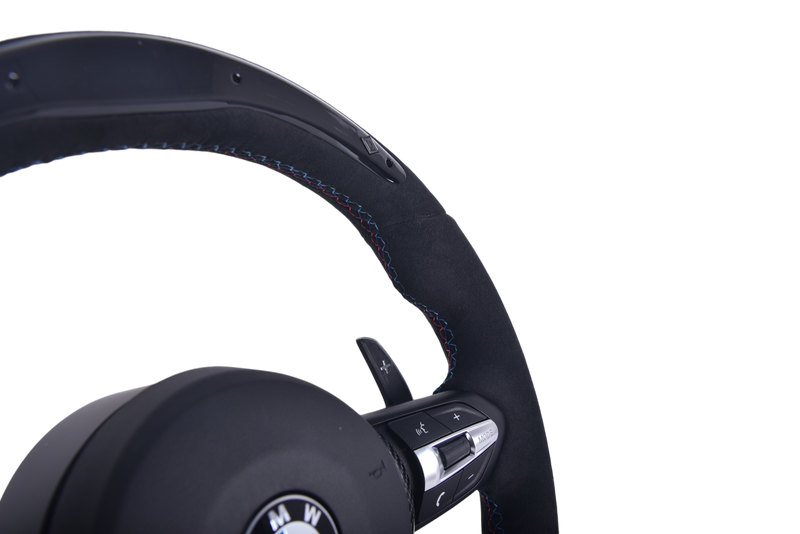 Volant Sport BMW Série F Carbone Alcantara LED V3 - détail du montage - Becquet Voiture