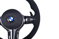 Volant Sport BMW Série F Carbone Alcantara LED V3 - packshot studio - Becquet Voiture