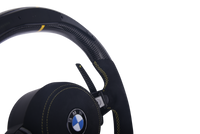 Volant Sport BMW Série F Carbone Alcantara LED V7 - détail du montage - Becquet Voiture
