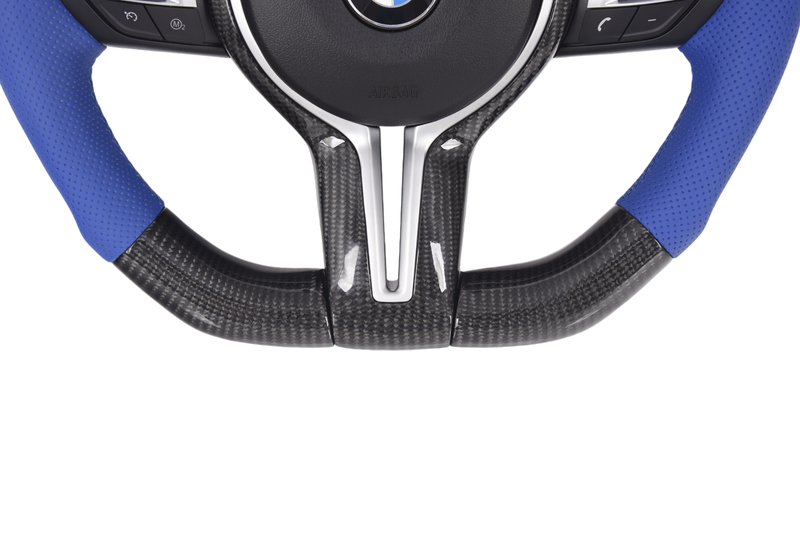 Volant Sport BMW Série F Carbone Bleu - détail du montage - Becquet Voiture