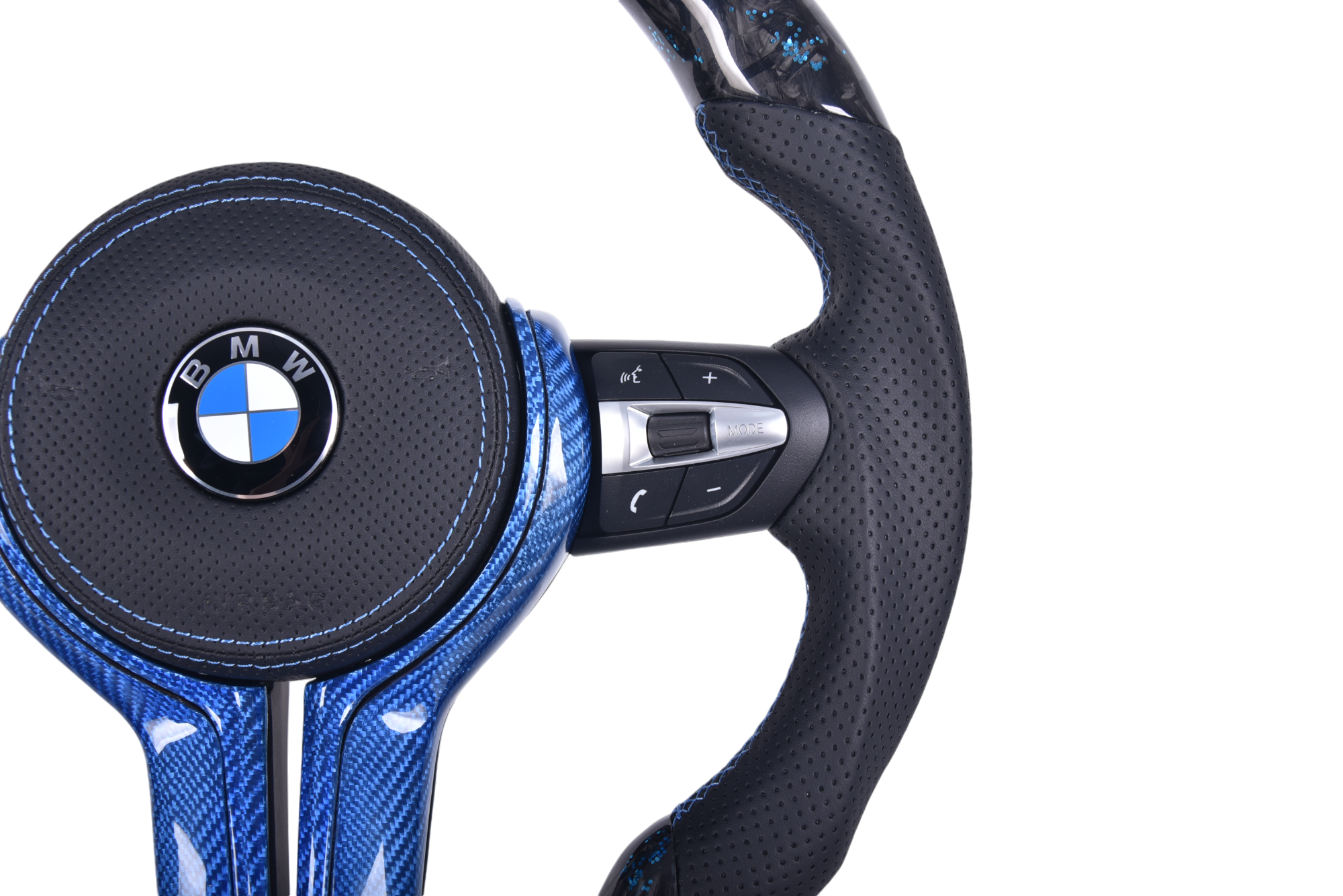 Volant Sport BMW Série F Carbone Forgé Cuir LED - détail du montage - Becquet Voiture