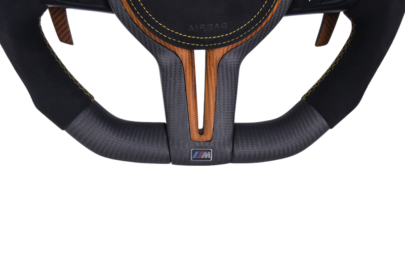 Volant Sport BMW Série F Carbone Mat Alcantara - installé sur véhicule - Becquet Voiture