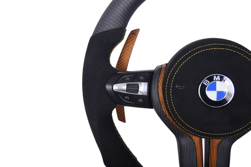 Volant Sport BMW Série F Carbone Mat Alcantara - packshot studio - Becquet Voiture