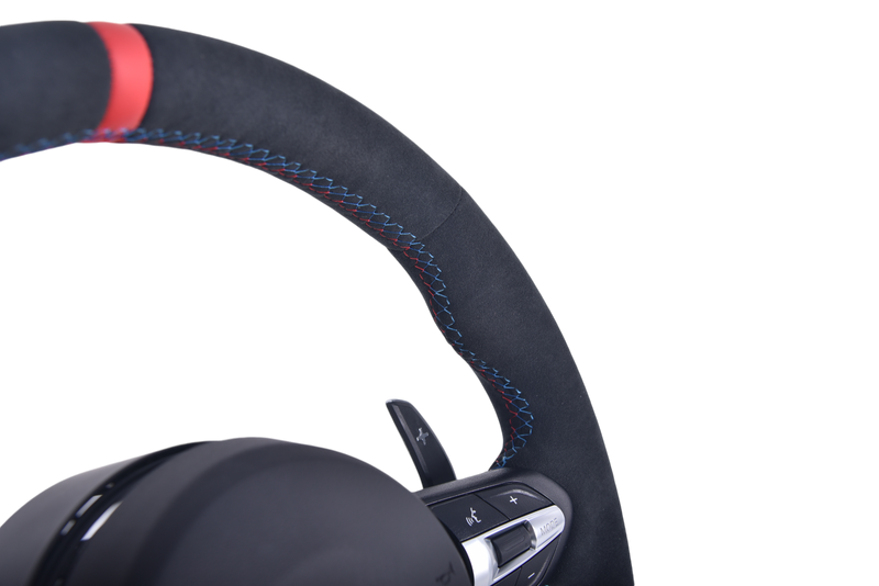 Volant Sport BMW Série F Cuir Alcantara Carbone V5 - détail du montage - Becquet Voiture