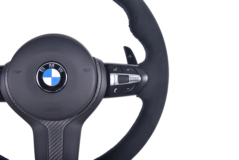 Volant Sport BMW Série F Cuir Alcantara Carbone V5 - packshot studio - Becquet Voiture