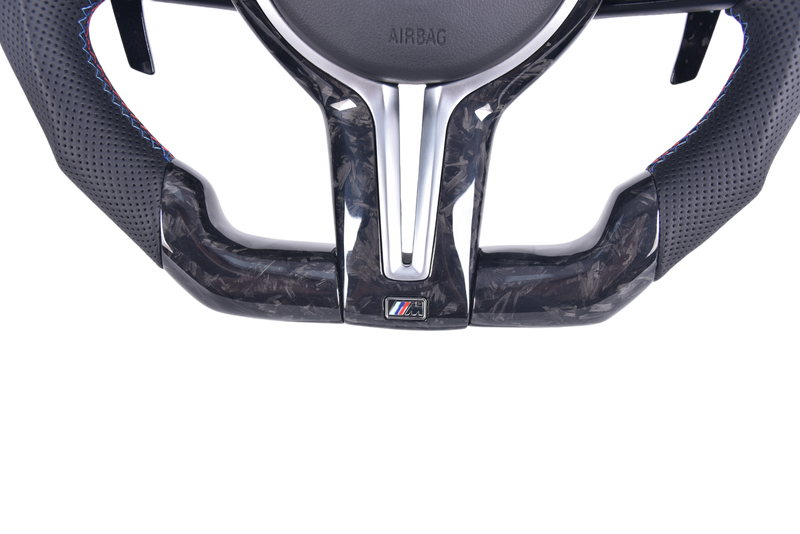 Volant Sport BMW Série F Fibre Carbone LED V4 - vue de trois-quarts - Becquet Voiture