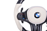 Volant Sport BMW Série G Carbone Blanc Alcantara LED - packshot studio - Becquet Voiture