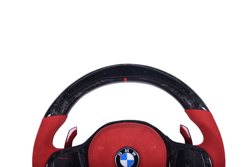 Volant Sport BMW Série G Carbone Forgé Alcantara Rouge - vue de trois-quarts - Becquet Voiture