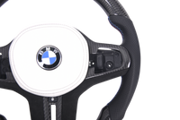 Volant Sport BMW Série G Cuir Alcantara Carbone V2 - packshot studio - Becquet Voiture