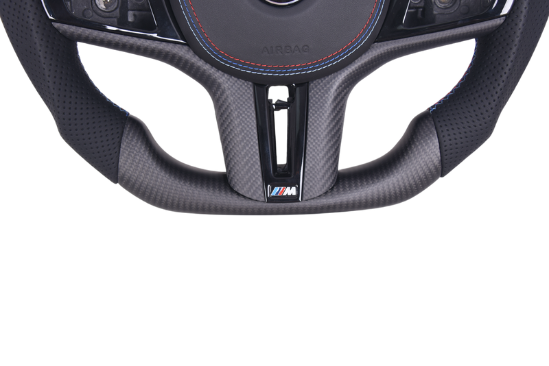 Volant Sport BMW Série G Cuir Mat Carbone - installé sur véhicule - Becquet Voiture