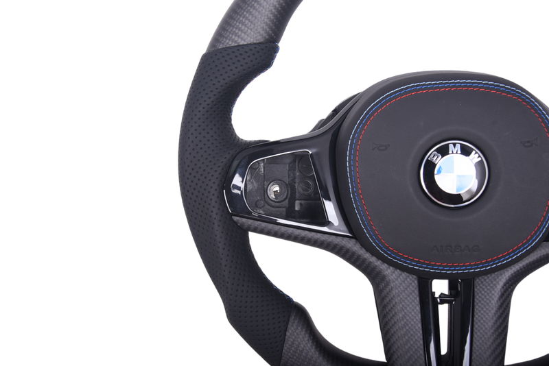 Volant Sport BMW Série G Cuir Mat Carbone - packshot studio - Becquet Voiture