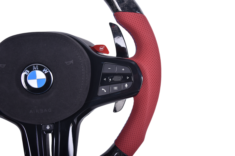 Volant Sport BMW Série G Cuir Rouge Sans Boutons M - détail du montage - Becquet Voiture