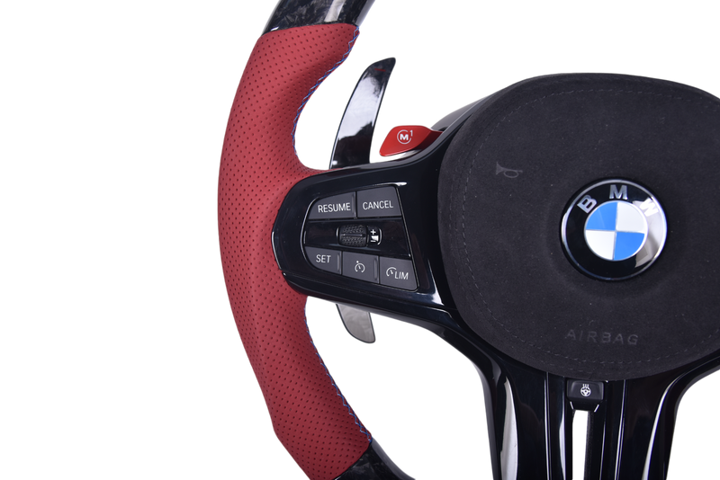 Volant Sport BMW Série G Cuir Rouge Sans Boutons M - packshot studio - Becquet Voiture