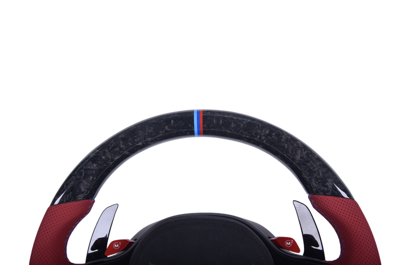 Volant Sport BMW Série G Cuir Rouge Sans Boutons M - vue de trois-quarts - Becquet Voiture