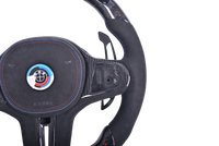 Volant Sport BMW Série G Fibre Carbone Alcantara LED - détail du montage - Becquet Voiture