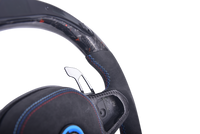 Volant Sport BMW Série G Fibre Carbone Alcantara LED - vue rapprochée - Becquet Voiture