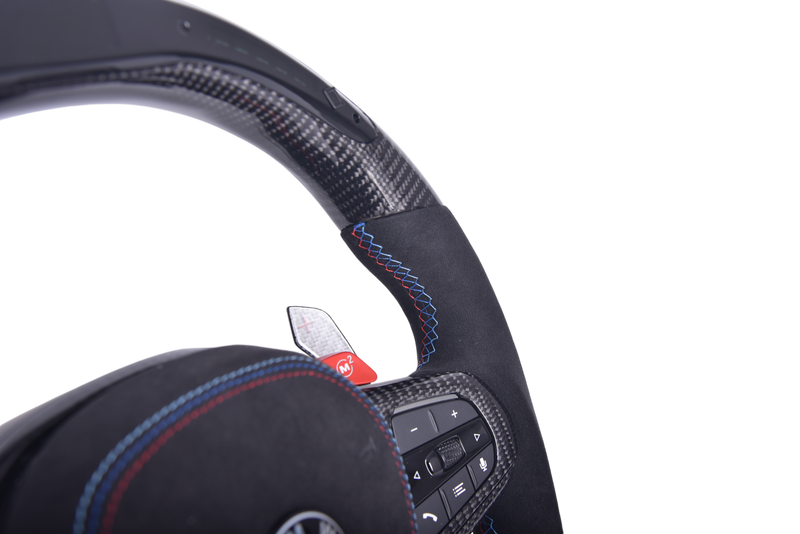 Volant Sport BMW Série G G80 G82 G83 Carbone Alcantara LED - détail du montage - Becquet Voiture