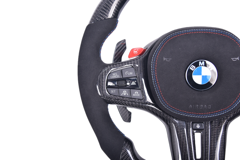 Volant Sport BMW Série G G80 G82 G83 Carbone Alcantara LED - installé sur véhicule - Becquet Voiture