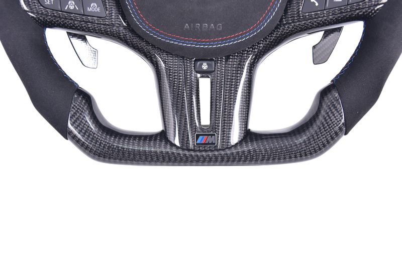 Volant Sport BMW Série G G80 G82 G83 Carbone Alcantara LED - vue de trois-quarts - Becquet Voiture