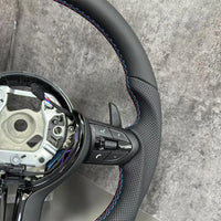 Volant Sport Cuir BMW F30 F10 F20 E90 - vue de trois-quarts - Becquet Voiture