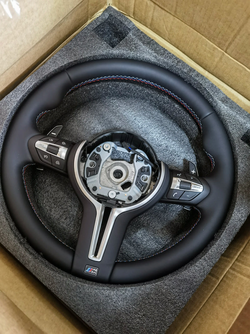 Volant Sport M BMW M3 M5 F30 F10 E90 - installé sur véhicule - Becquet Voiture