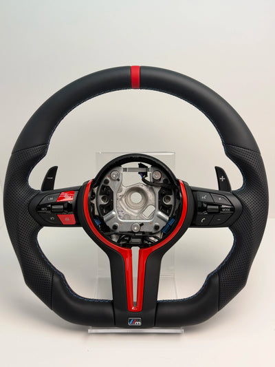 Volant Sport M BMW Série F F30 F10 M3 M5 Bleu Rouge - détail du montage - Becquet Voiture