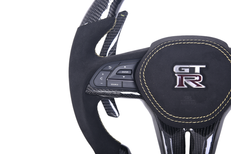 Volant Sport Nissan GT-R Phase 2 2016-2024 Carbone Alcantara - installé sur véhicule - Becquet Voiture