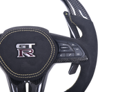 Volant Sport Nissan GT-R Phase 2 2016-2024 Carbone Alcantara - packshot studio - Becquet Voiture