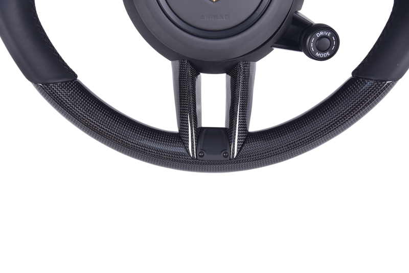 Volant Sport Porsche Macan Cayenne Cuir Alcantara 2015-2024 - vue de trois-quarts - Becquet Voiture