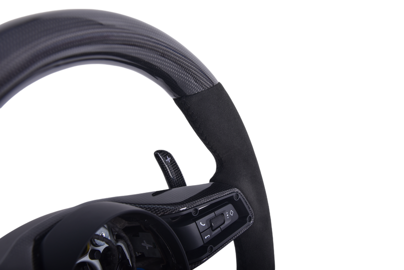 Volant Sur Mesure Porsche Macan Cayenne 2015-2024 - détail du montage - Becquet Voiture