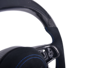 Custom Carbon Fiber Alcantara LED Steering Wheel for Volkswagen Golf 7 - fitting detail - Becquet Voiture