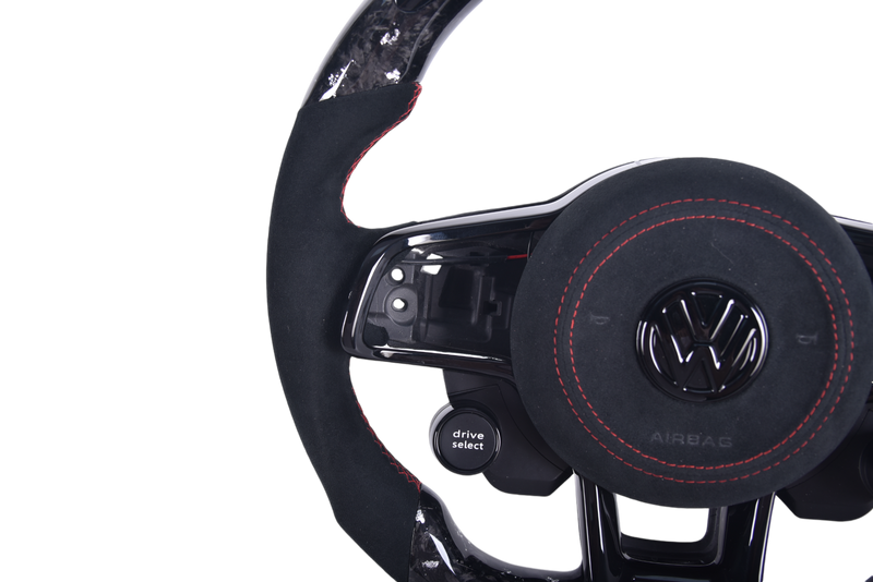 Volant Volkswagen Golf 7 Carbone Forgé Alcantara LED - installé sur véhicule - Becquet Voiture