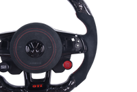 Volant Volkswagen Golf 7 Carbone Forgé Alcantara LED - packshot studio - Becquet Voiture