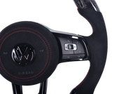Volant Volkswagen Golf 7 GTI Fibre Carbone Forgé - packshot studio - Becquet Voiture