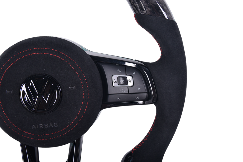 Volant Volkswagen Golf 7 GTI Fibre Carbone Forgé - packshot studio - Becquet Voiture