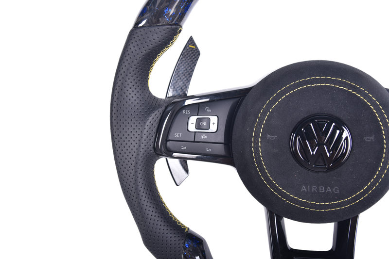 Volant Volkswagen Golf 7 R Carbone Forgé Cuir - installé sur véhicule - Becquet Voiture