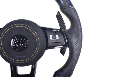 Volant Volkswagen Golf 7 R Carbone Forgé Cuir - packshot studio - Becquet Voiture