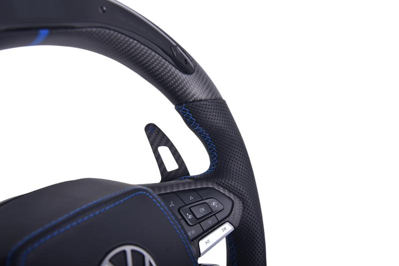 Volant Volkswagen Golf 8 Carbone Cuir LED 2020-2024 - détail du montage - Becquet Voiture