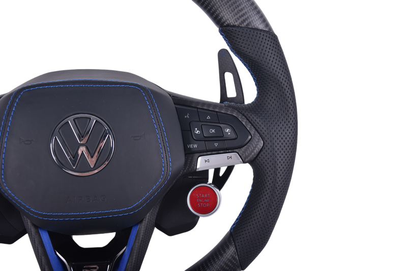 Volant Volkswagen Golf 8 Carbone Cuir LED 2020-2024 - packshot studio - Becquet Voiture