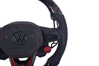 Volant Volkswagen Golf 8 Carbone Forgé Rouge LED - packshot studio - Becquet Voiture