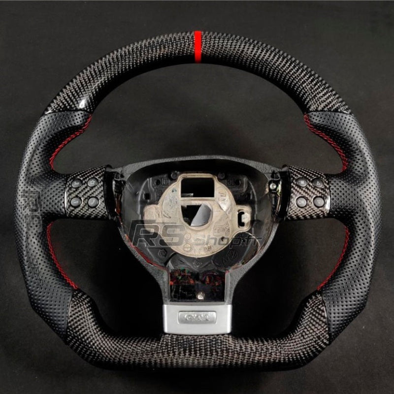 Volant VW Golf 5 GTI R32 Carbone Cuir - vue de trois-quarts - Becquet Voiture
