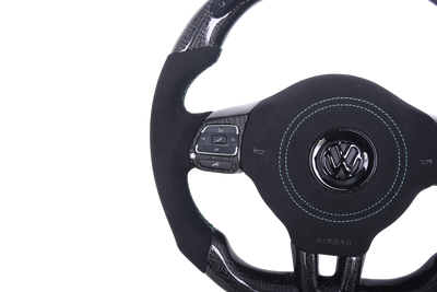 Volant VW Golf 6 Carbone Alcantara LED - installé sur véhicule - Becquet Voiture