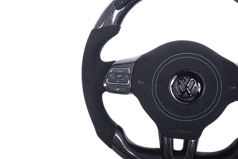 Volant VW Golf 6 Carbone Alcantara LED - installé sur véhicule - Becquet Voiture