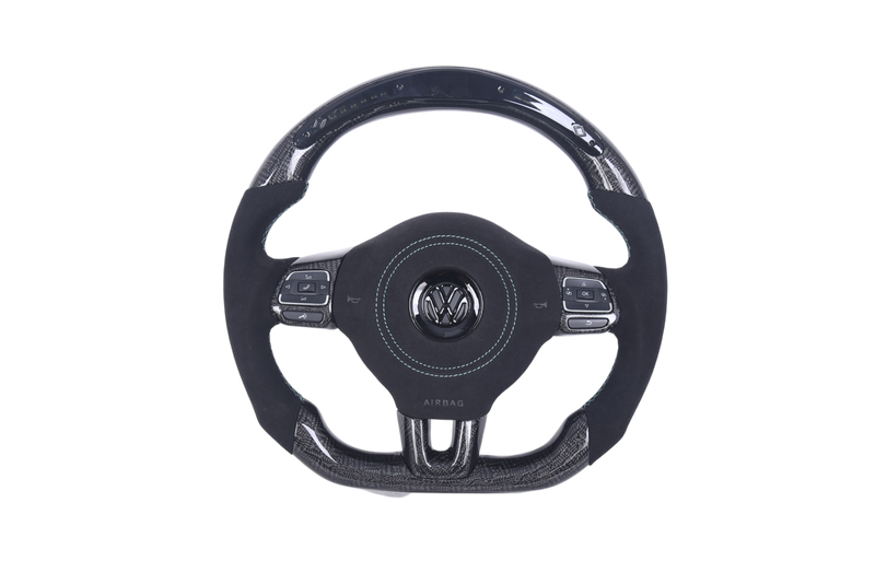 Volant VW Golf 6 Carbone Alcantara LED - vue de face - Becquet Voiture