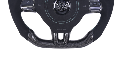 Volant VW Golf 6 Carbone Alcantara LED - vue de trois-quarts - Becquet Voiture