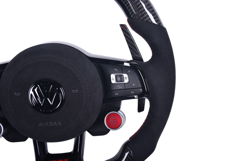 Volant VW Golf 7 GTI Cuir Alcantara Carbone - packshot studio - Becquet Voiture