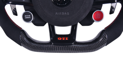 Volant VW Golf 7 GTI Cuir Alcantara Carbone - vue de trois-quarts - Becquet Voiture