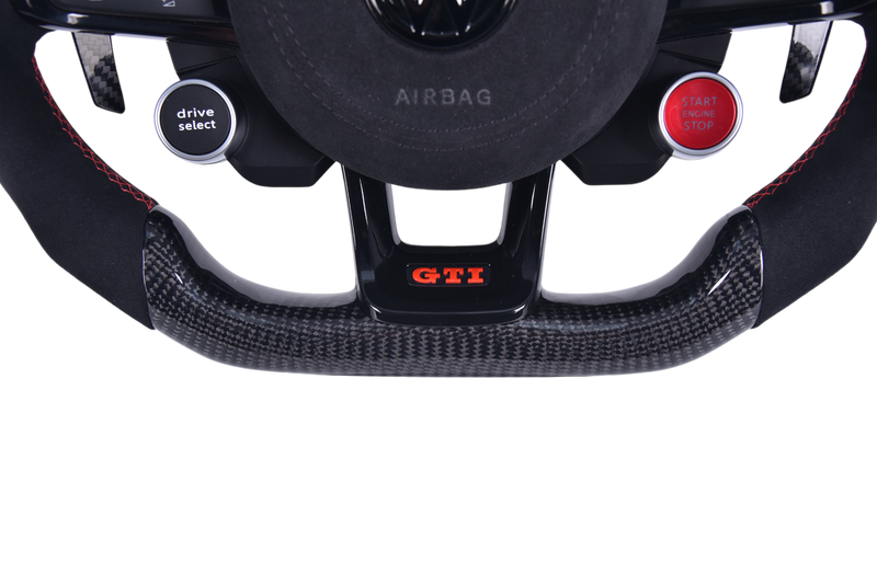 Volant VW Golf 7 GTI Cuir Alcantara Carbone - vue de trois-quarts - Becquet Voiture