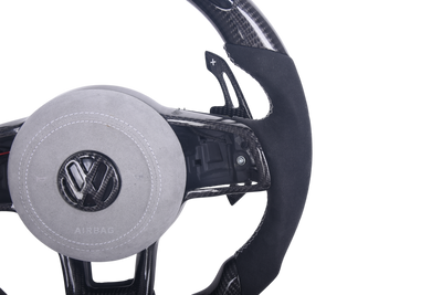 Volant VW Golf 7 R Carbone Alcantara LED V2 - packshot studio - Becquet Voiture