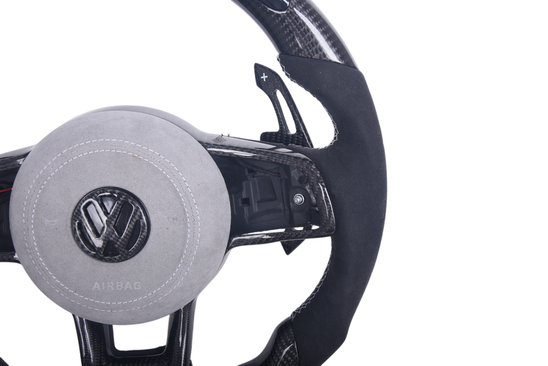 Volant VW Golf 7 R Carbone Alcantara LED V2 - packshot studio - Becquet Voiture